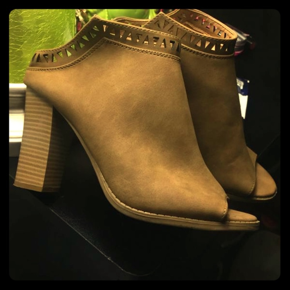 Brown heels 👠